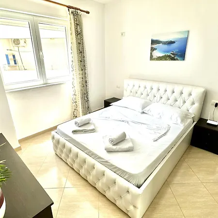 2 Bedrooms At Oslo アパート Vlorë
