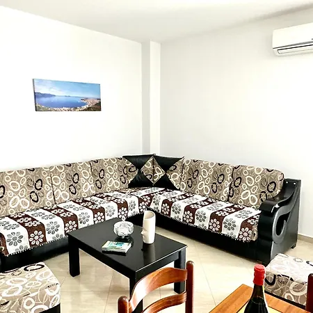 2 Bedrooms At Oslo アパート Vlorë