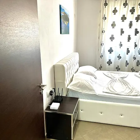 2 Bedrooms At Oslo アパート Vlorë